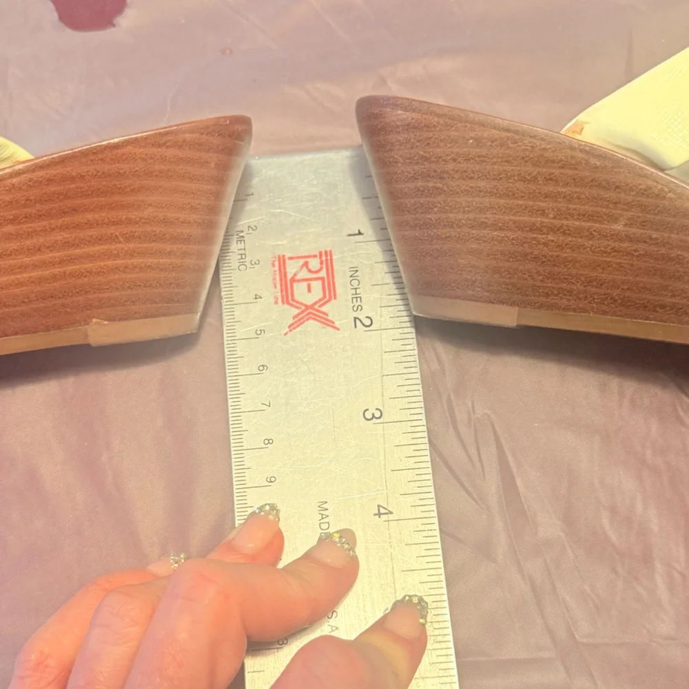 Tory Burch Cameron Ivory Wedge Sandals Size 5 - Picture 15 of 15